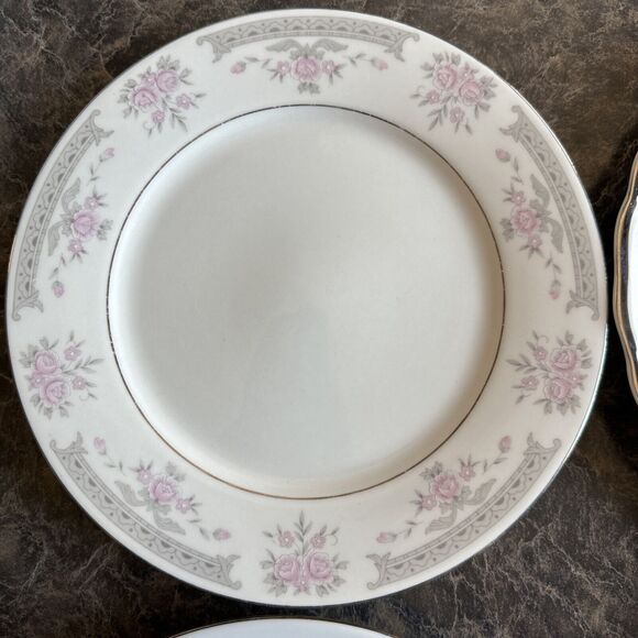 4 Mismatched Vtg Salad Cake‎ Dessert Plates Pink Florals & Solids Cottage Core - Picture 2 of 10